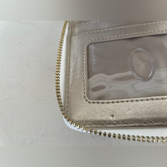 NWOT Floral Zippered Guess Wallet - Picture 12 of 12